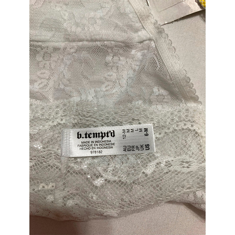 b.tempt'd by Wacoal Women's Lace Kiss Bikini Panty,White,Medium