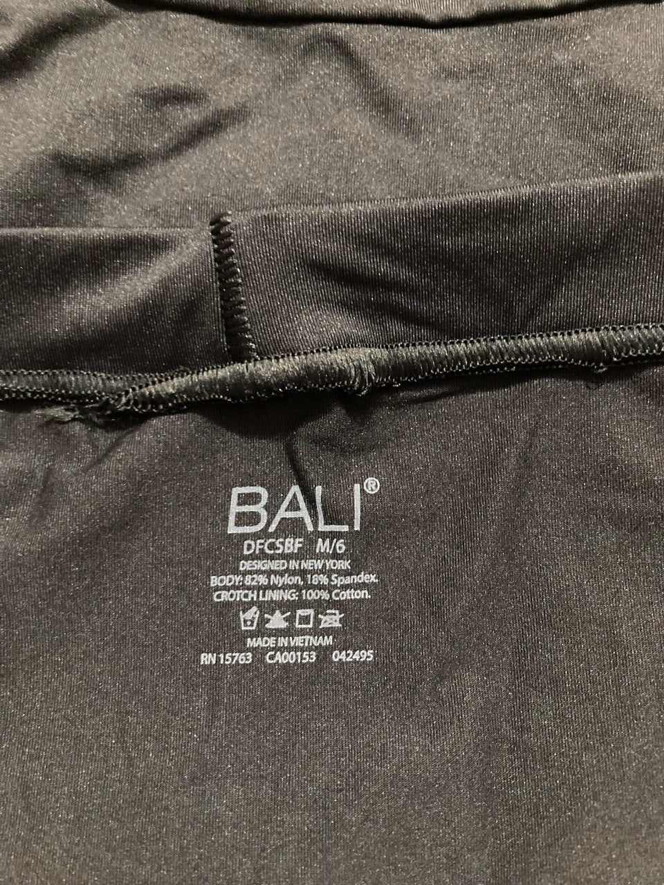 BALI Coolest Smoothing High-Waist Brief BLACK M