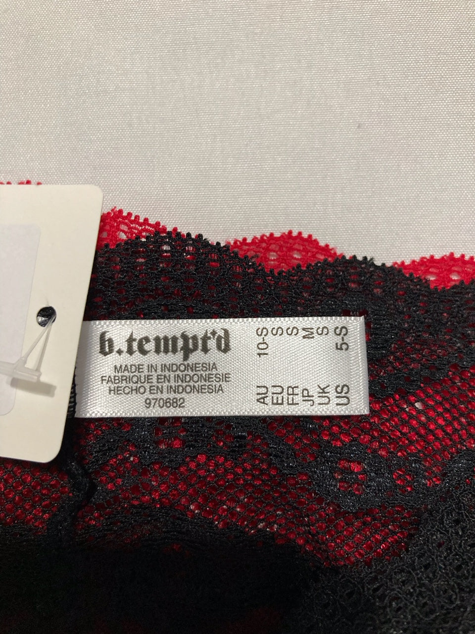 B.TEMPT'D 2-Pk. Lace Kiss Thong Underwear ASSORTED S