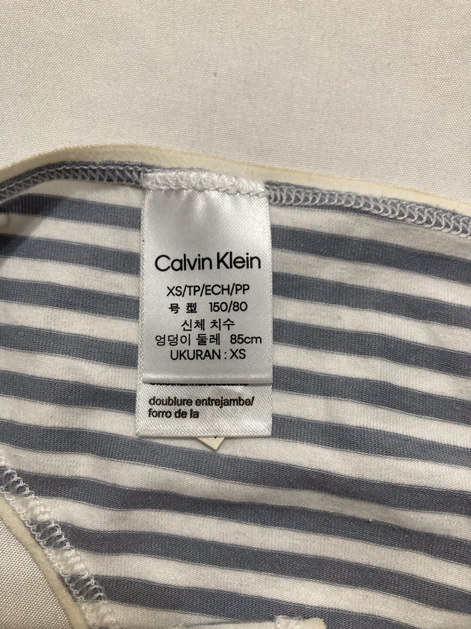 CALVIN KLEIN Form Thong Panty JET GREY XS