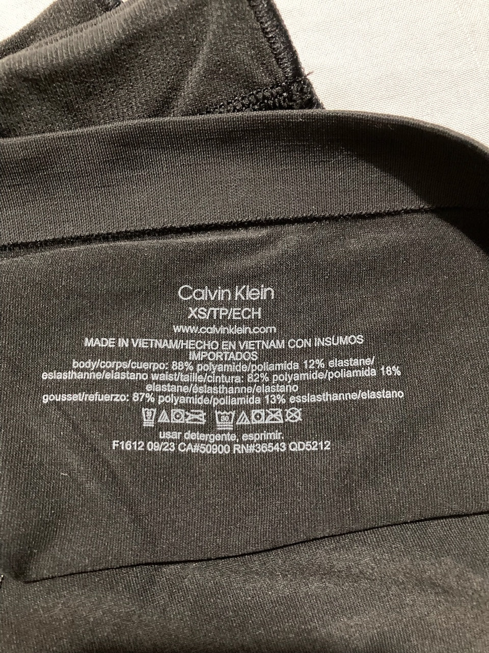 CALVIN KLEIN Bonded Flex Seamless 3-pack Mid Rise Bikini BLACK XS